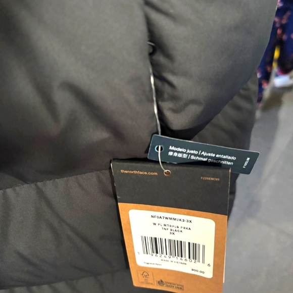 NWT the north face parka - Picture 4 of 6
